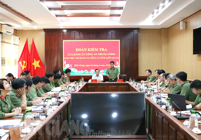 >Đoàn công tác của Đảng ủy Công an Trung ương làm việc với Công an tỉnh Kiên Giang
